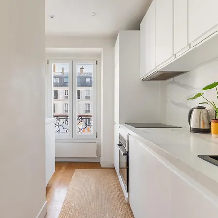 Bright And Comfortable Parisian Apartment *
