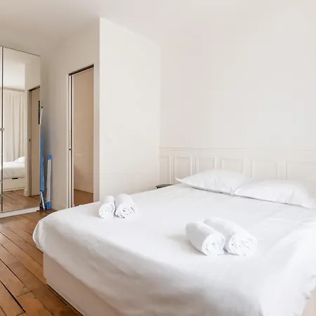Bright And Comfortable Parisian Apartment Paris