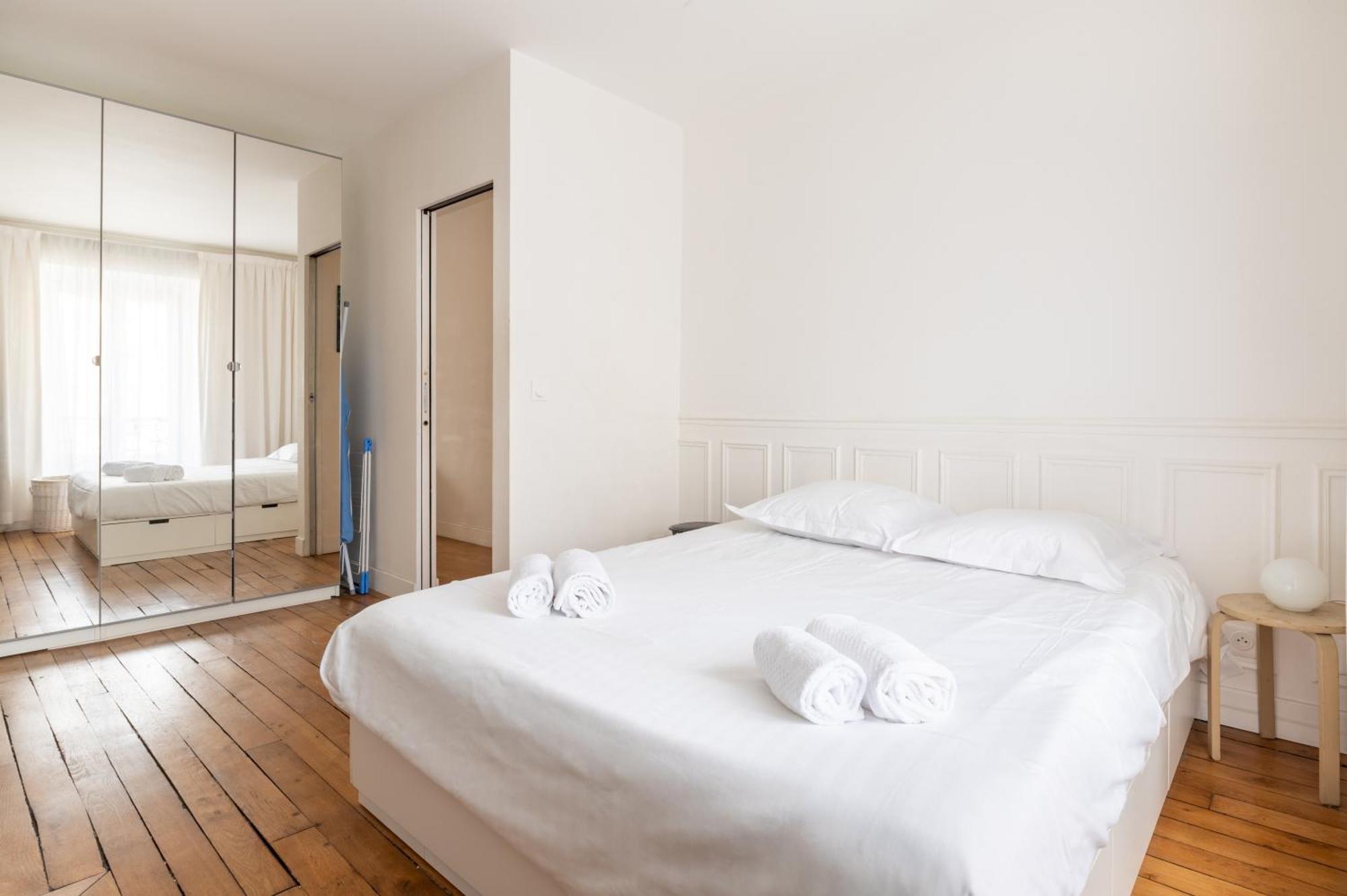Bright And Comfortable Parisian Apartment Paris